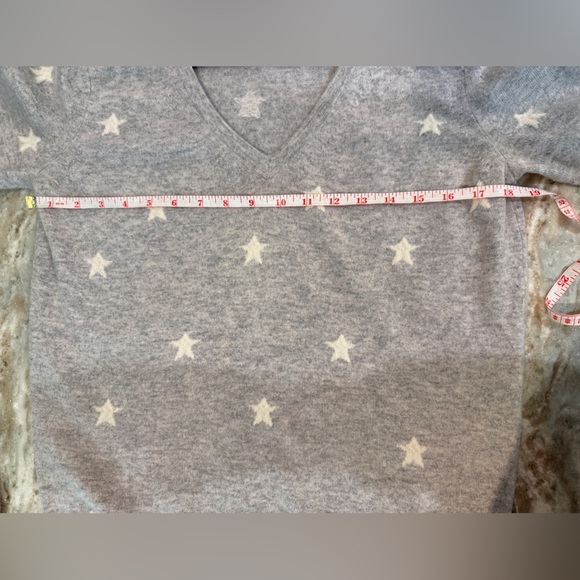 Women’s PURE COLLECTION Grey/White Stars Vneck 100% Cashmere sweater. Size 4 - Picture 5 of 5